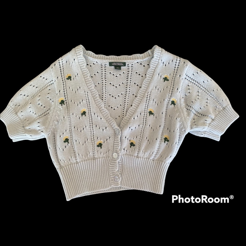 Womens size XS cropped short sleeve cardigan in a light sage green